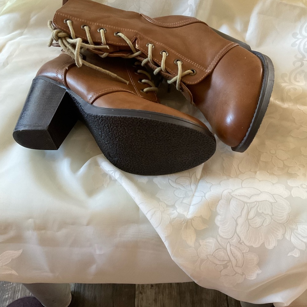 Brown Lace-Up Ankle Boots with a Chunky Heel. Size Medium (7-8) Medium Width - Picture 3 of 5